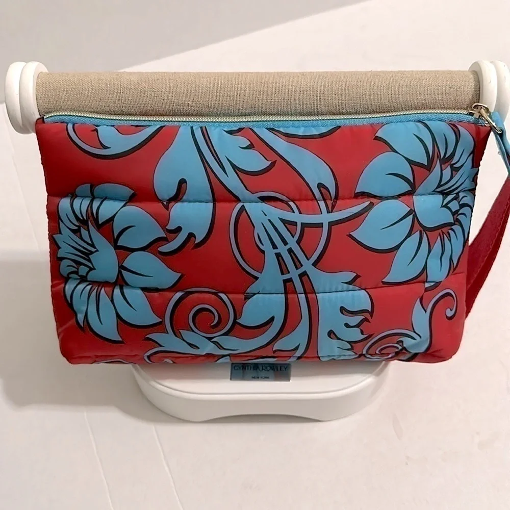 Estée Lauder recycled make up bag